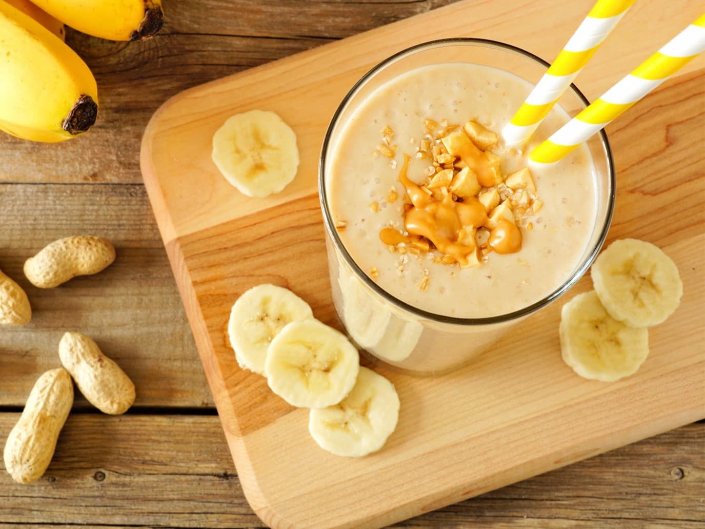 Natural Energy Drink: Making a Banana and Peanut Butter Smoothie