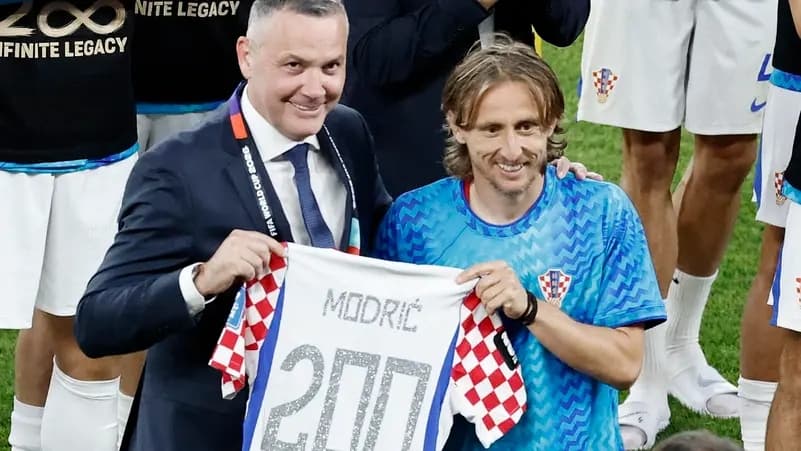 مودريتش يقرر الاستمرار مع كرواتيا