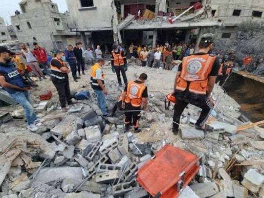 الدفاع المدني يخلص نحو 650 جثمانًا في غزة
