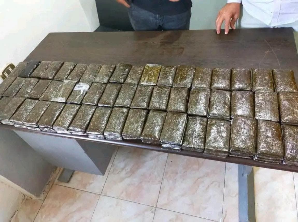 مصر تمنع تهريب 280 فرش حشيش إلى الأردن