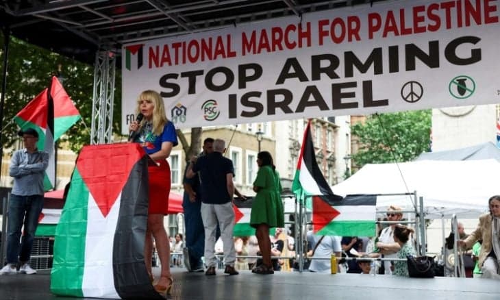 Paloma Faith Repeats "Free Palestine" nightly