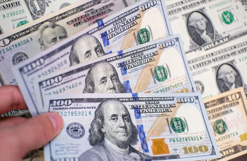مقدمة شحنة دولارات للعراق بعد اتفاق واشنطن