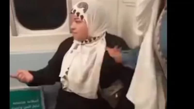 جدل بشأن فيديو صفعة لطالبة في المترو