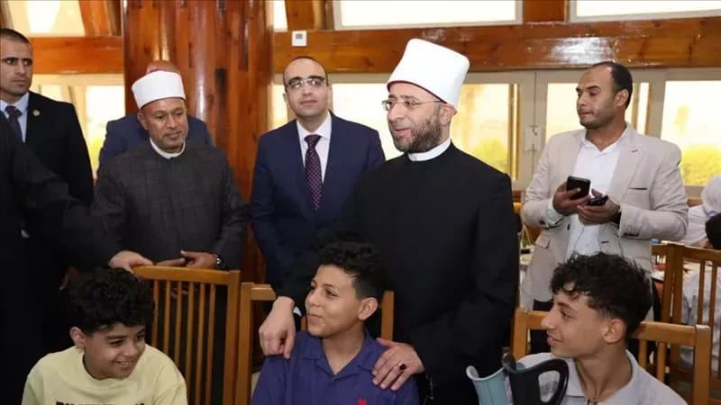 Awqaf Minister and Mufti Visit 57357 Kids