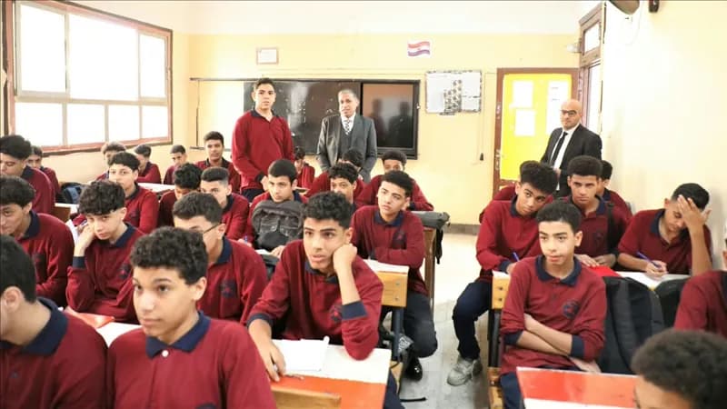 Giza Education Officer Oversees October Exams