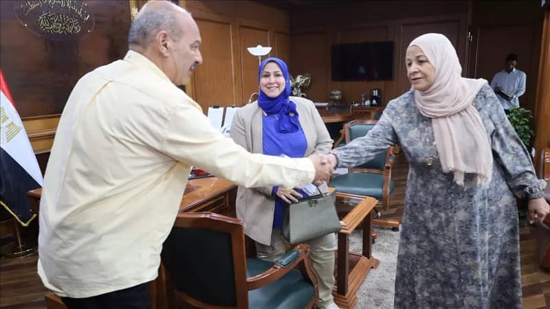 Suez Governor welcomes assaulted teacher