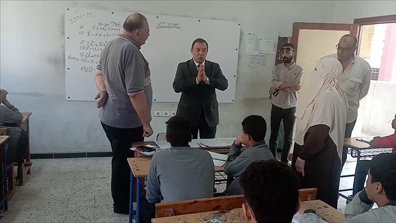 مدير تعليم بني سويف يراجع الانضباط والتقييمات