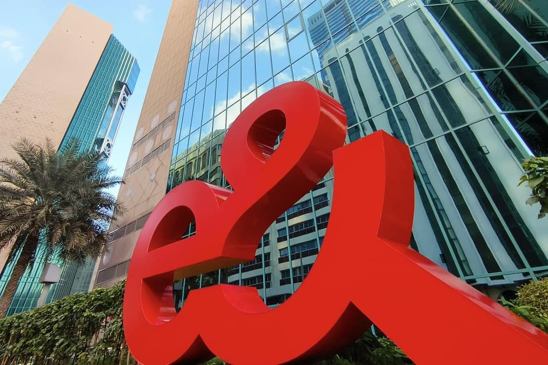 مجموعه &e تبيع حصتها في فودافون بقيمة 5.95 مليار دولار