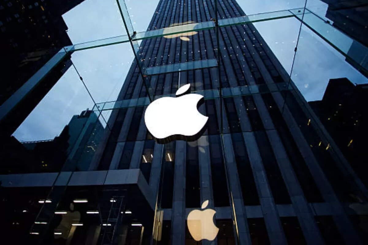 Apple Develops AI for Chinese Market