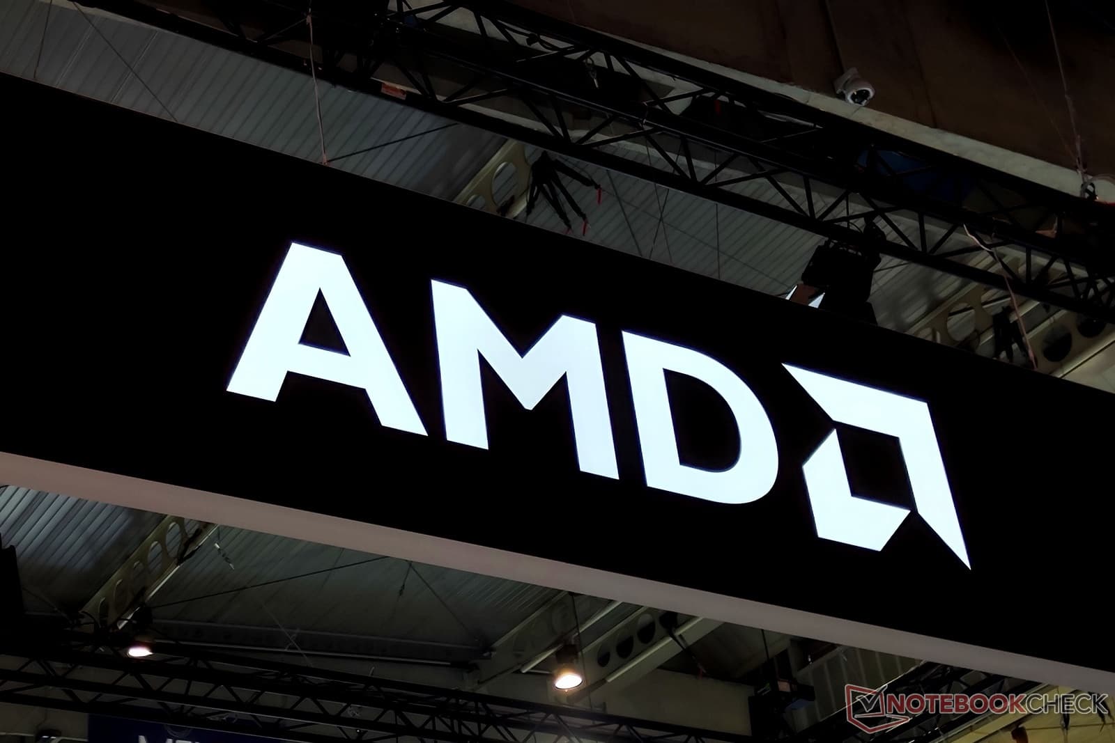 شركة AMD تدخل نادي التريليون دولار نتيجة طلب السوق على شرائح الذكاء الاصطناعي