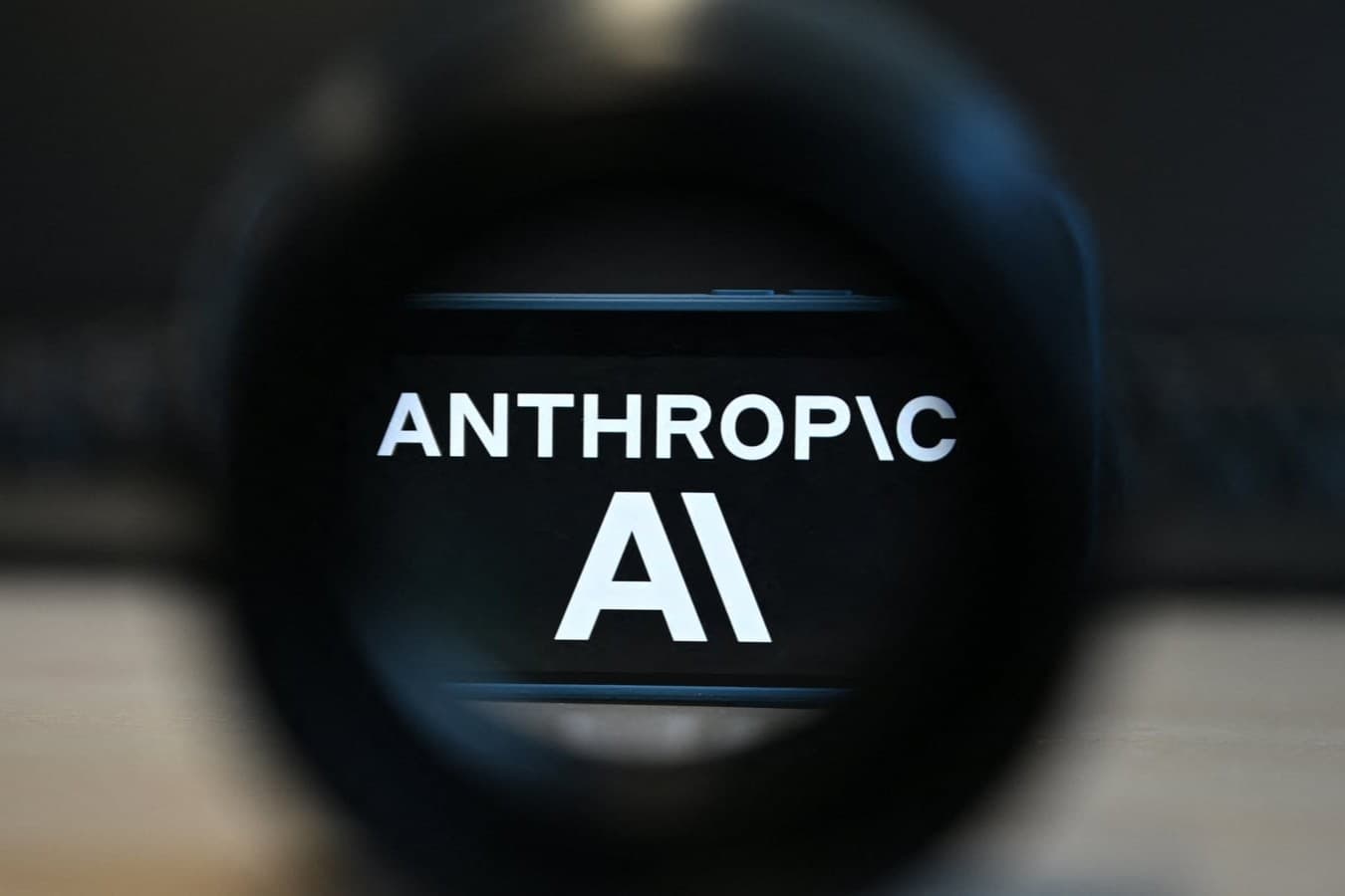 شركة Anthropic تحذر من نسخة نماذج الذكاء الاصطناعي عبر الأجهزة المنزلية