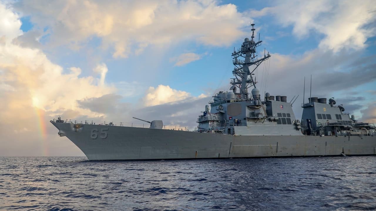 US Navy destroyer with 300 sailors immobilized in Pacific