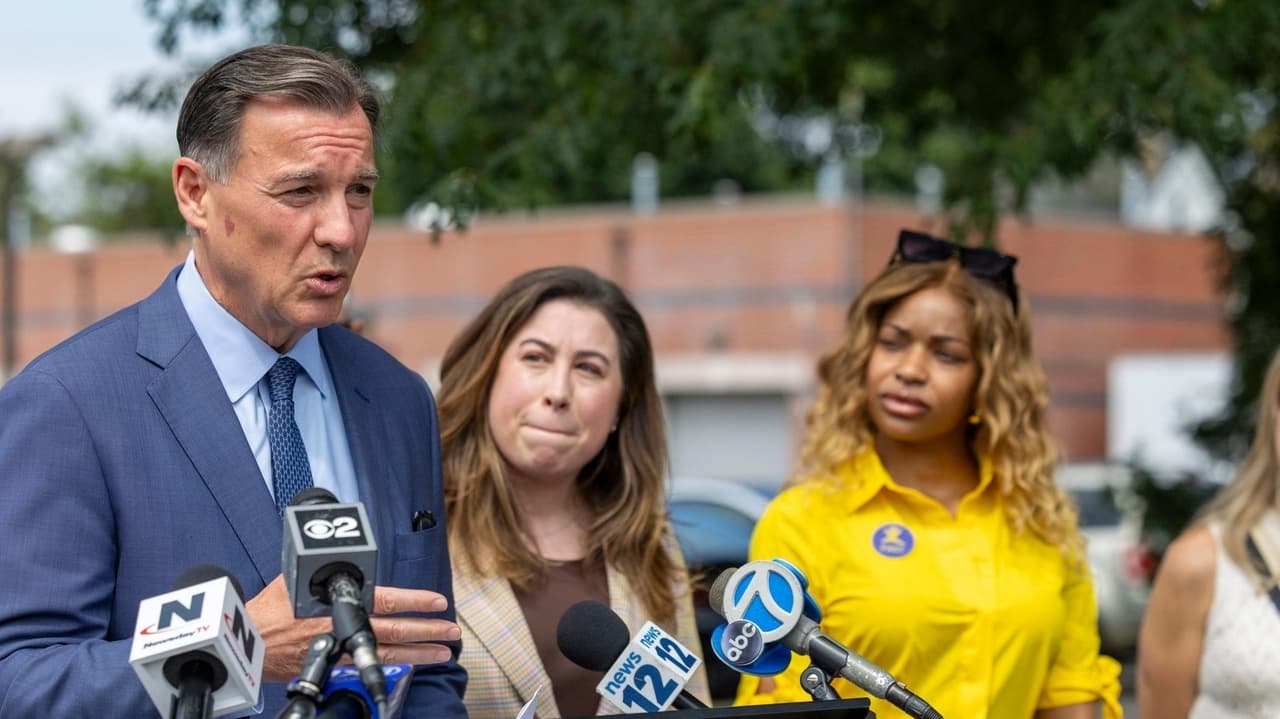 Rep Suozzi Supports Laws Against Human Trafficking