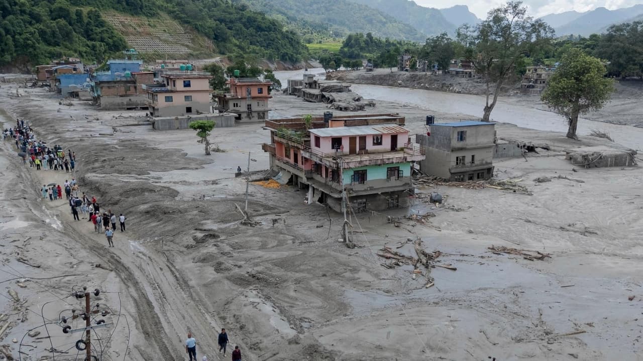 Rescue efforts amid rising flood deaths