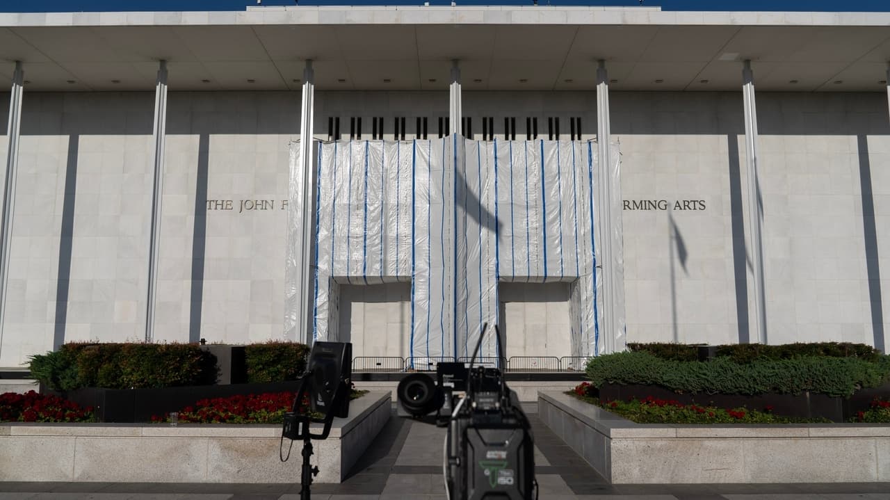 Kennedy Center fences erected after board votes