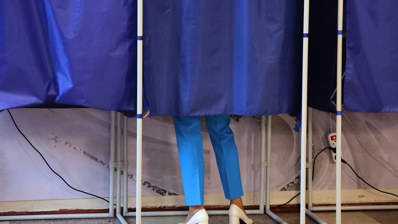 Kremlin Party Maintains Control of Russia's Parliament