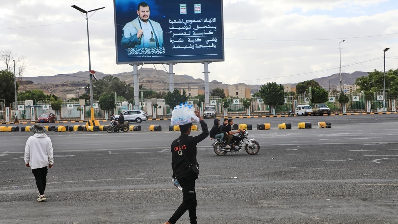 السعودية تعلن قصف مطارين مع الحوثيين