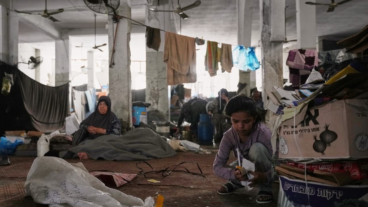 مسؤولون صحيون يعلنون مقتل 5 أشخاص في قصف إسرائيلي على غزة بما فيهم فتاة صغيرة