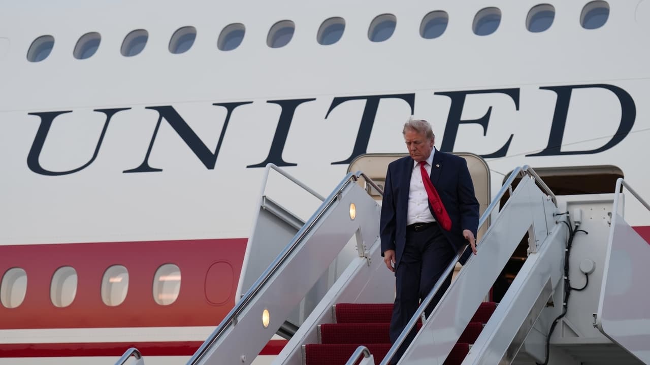 White House: Trump to use old Air Force One for a month during jet upgrades