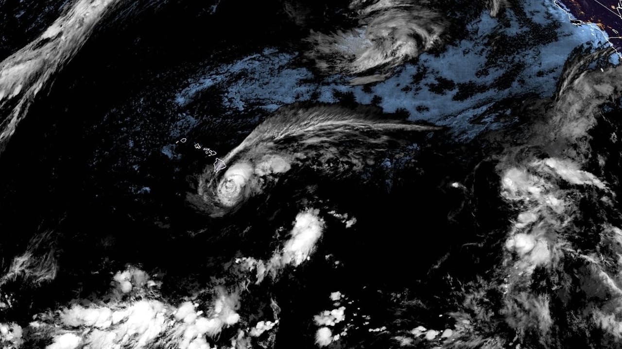 Hawaii's Big Island faces heavy rain from Lala