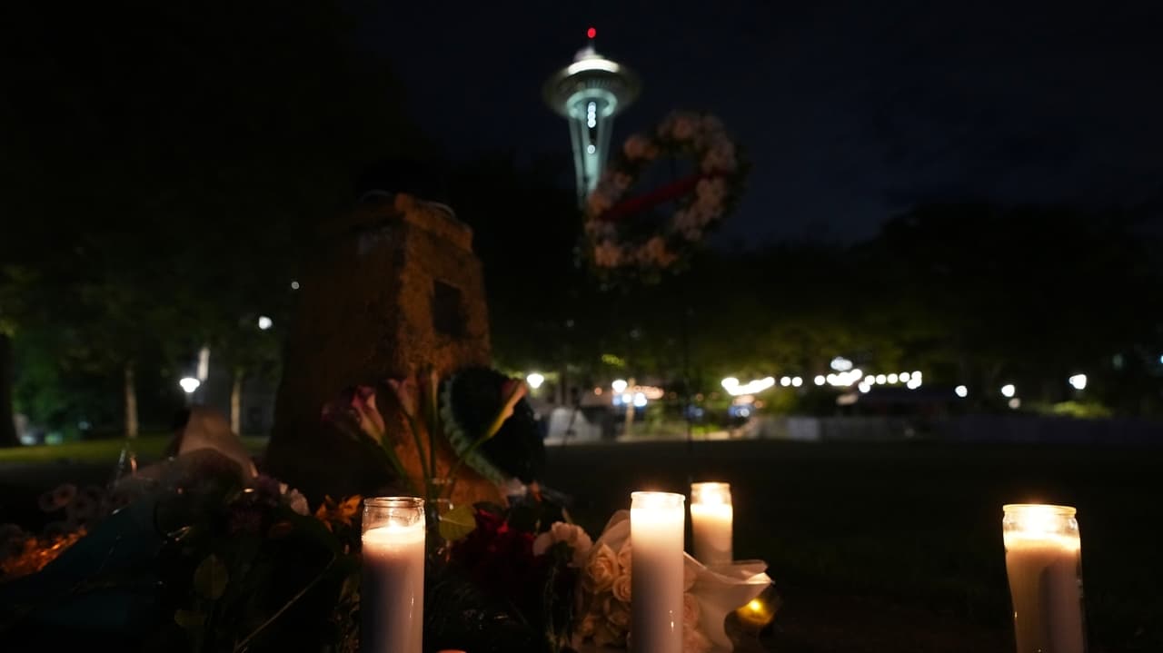 Police: Bystander deaths not from teen's gun