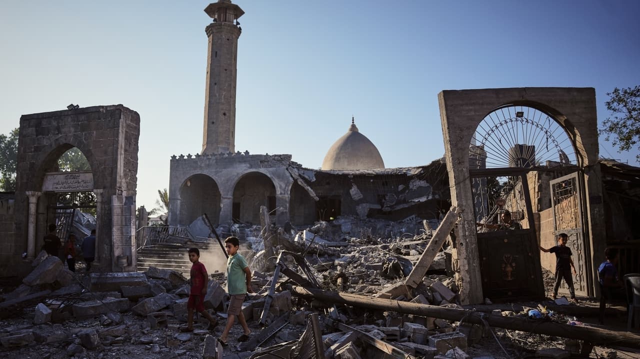 دمار في مبنى بغزة يدى لمقتل 12 شخصا