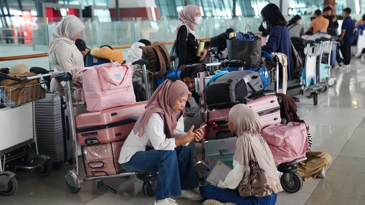 Flights to Jakarta resume after eruption