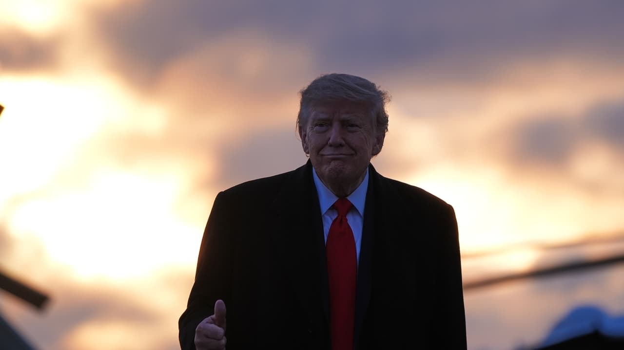 Judge prolongs ban on Trump from excluding media