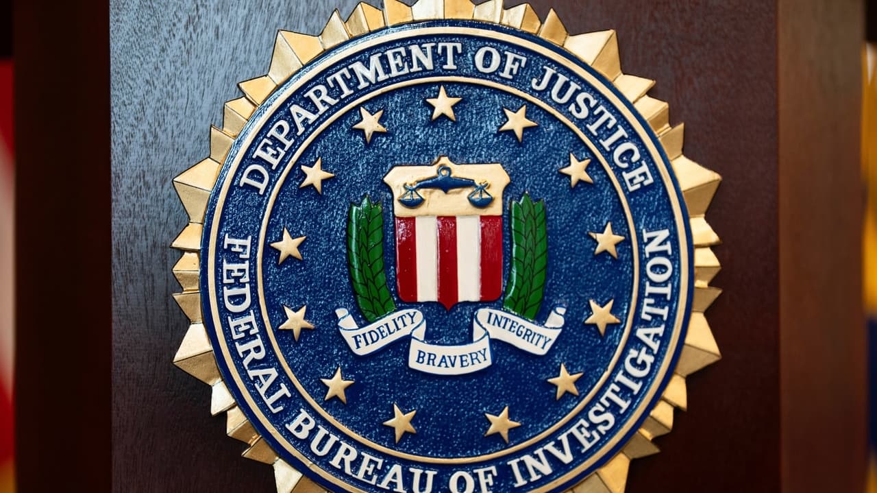 US suspends case against ex-CIA analyst