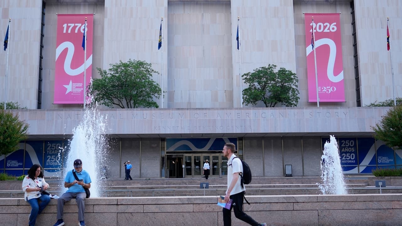 Trump requests Smithsonian to add Washington statues