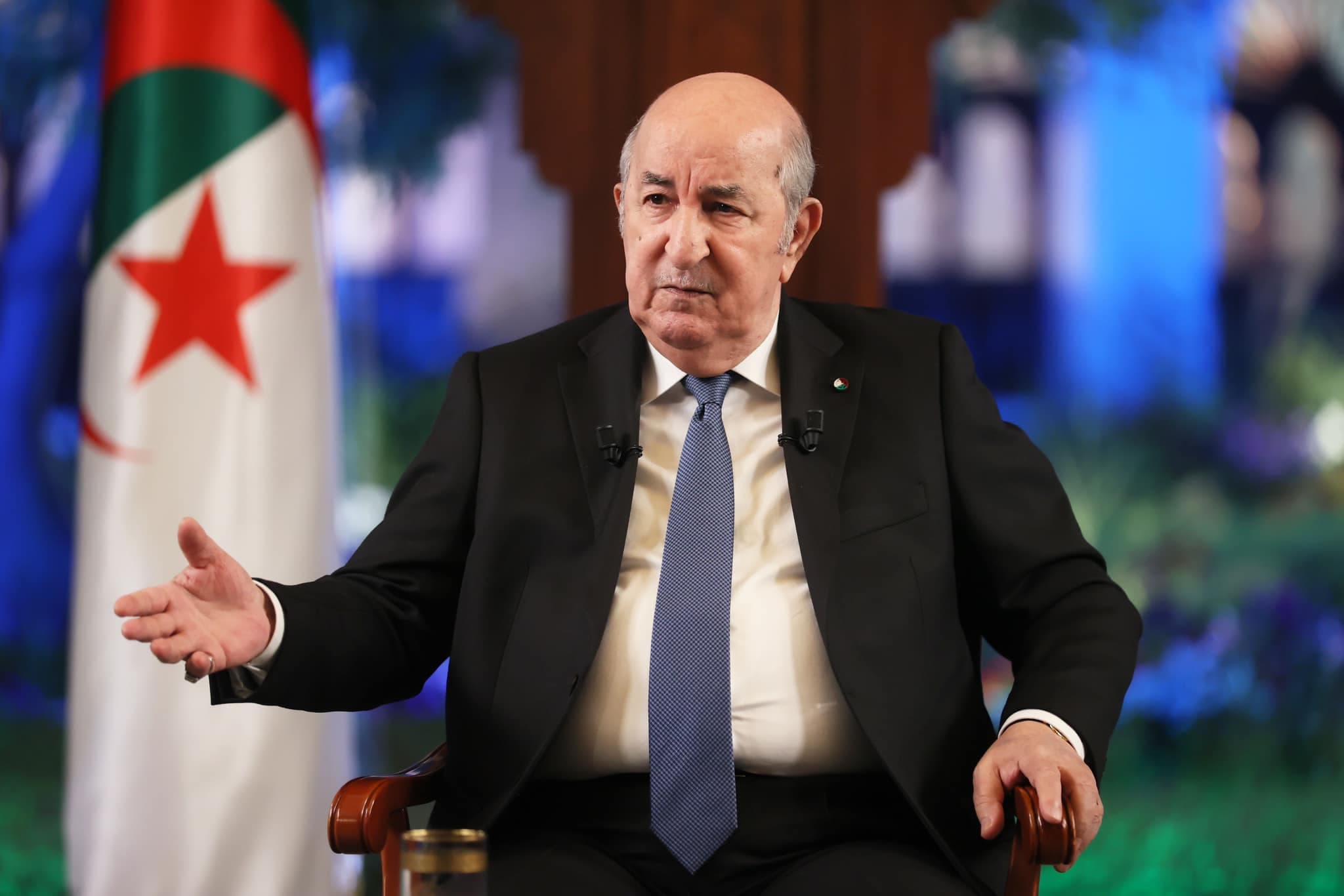 تبون يعقد لقاءً مع الصحافة الوطنية