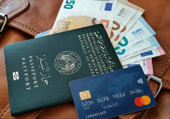 بنك الجزائر يصدر تعليمات جديدة لبطاقات منحة السفر