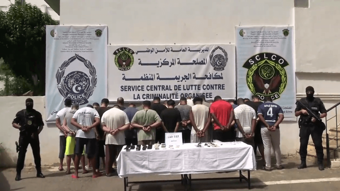 إدارة شبكة تهريب المهاجرين دوليا