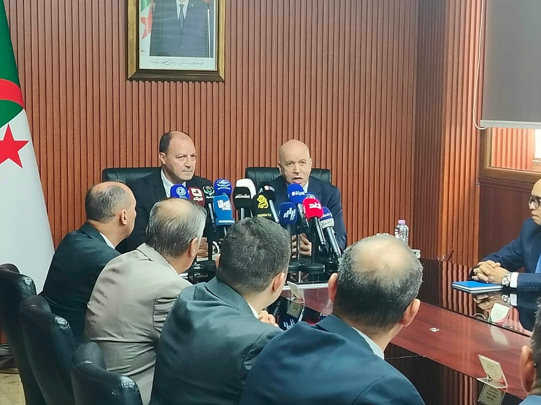محمد حطاب يتولى منصب وزارة العمل