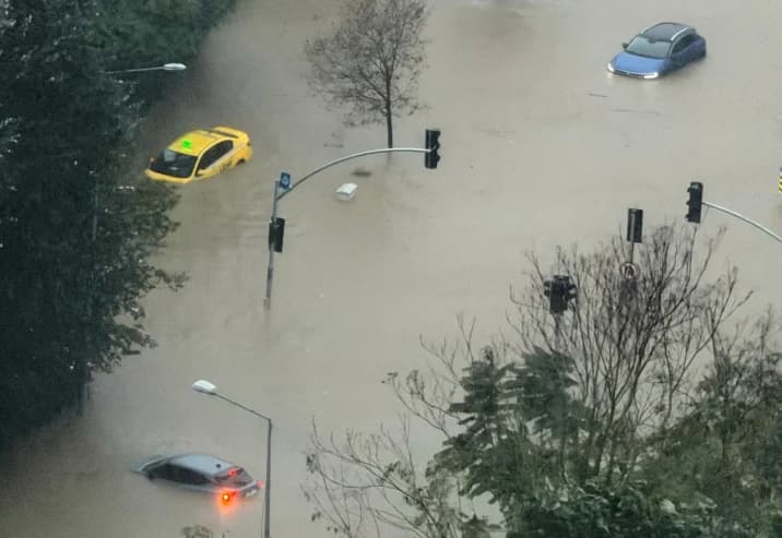 Heavy floods hit Istanbul