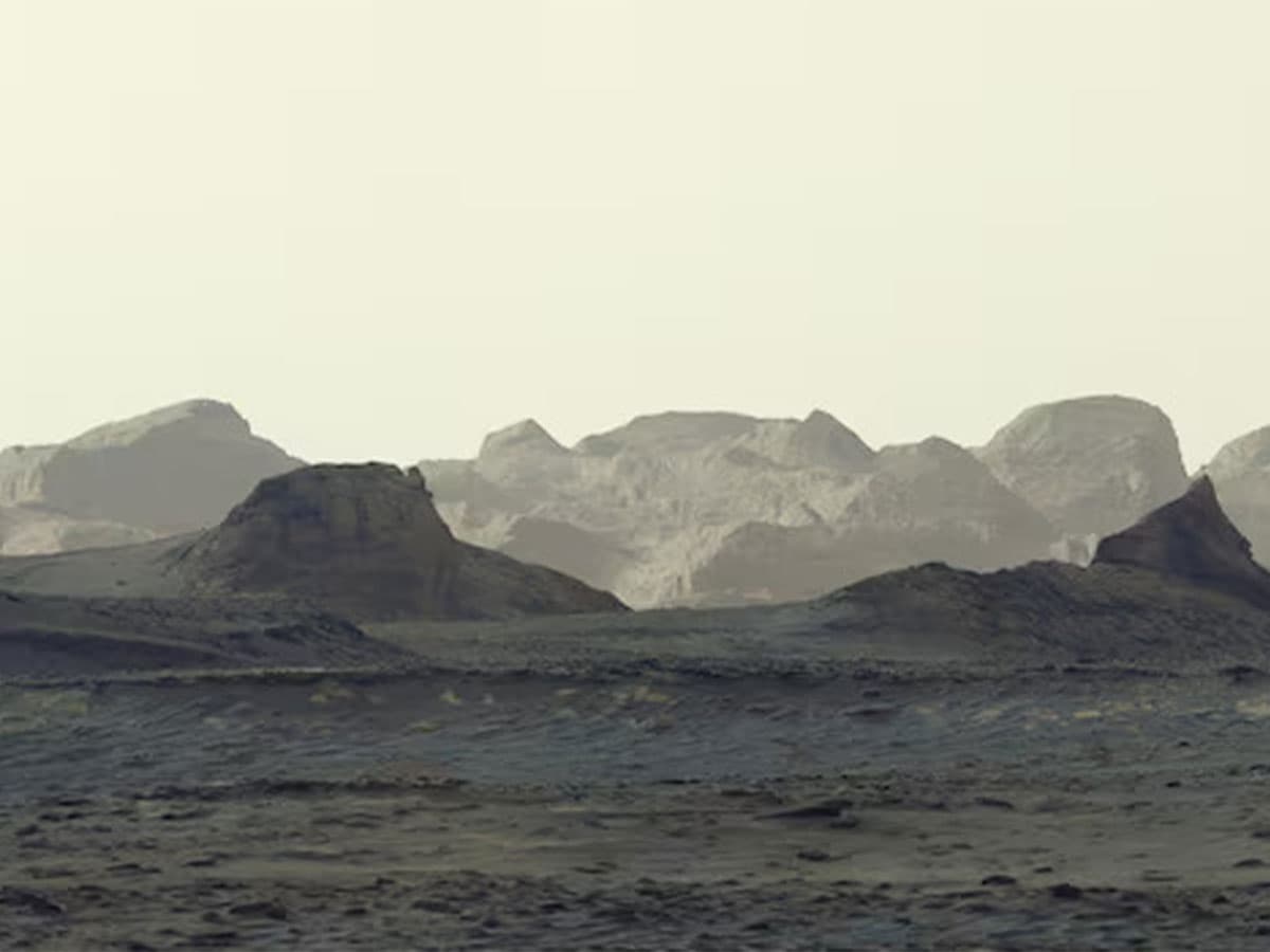 NASA shares stunning Mars dawn image
