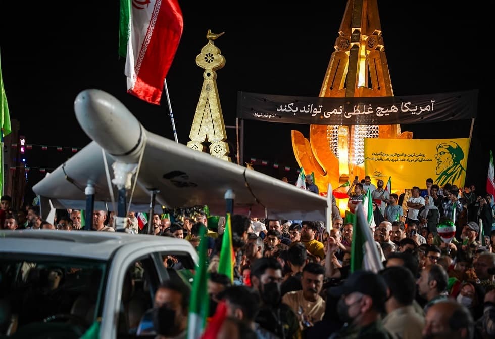 إيران تتوعد باريس ولندن بخصوص مضيق هرمز
