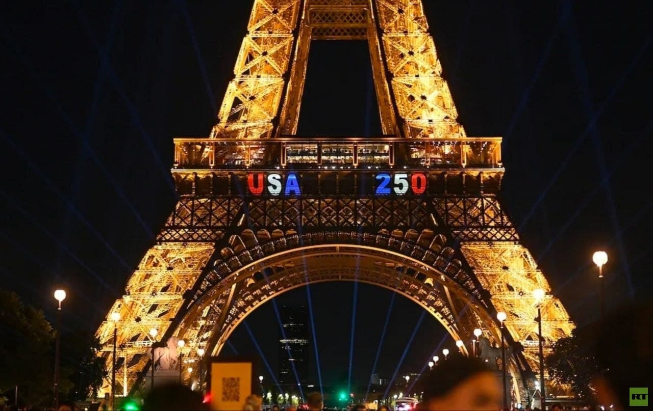 Police intervene as US flag flies over Eiffel Tower