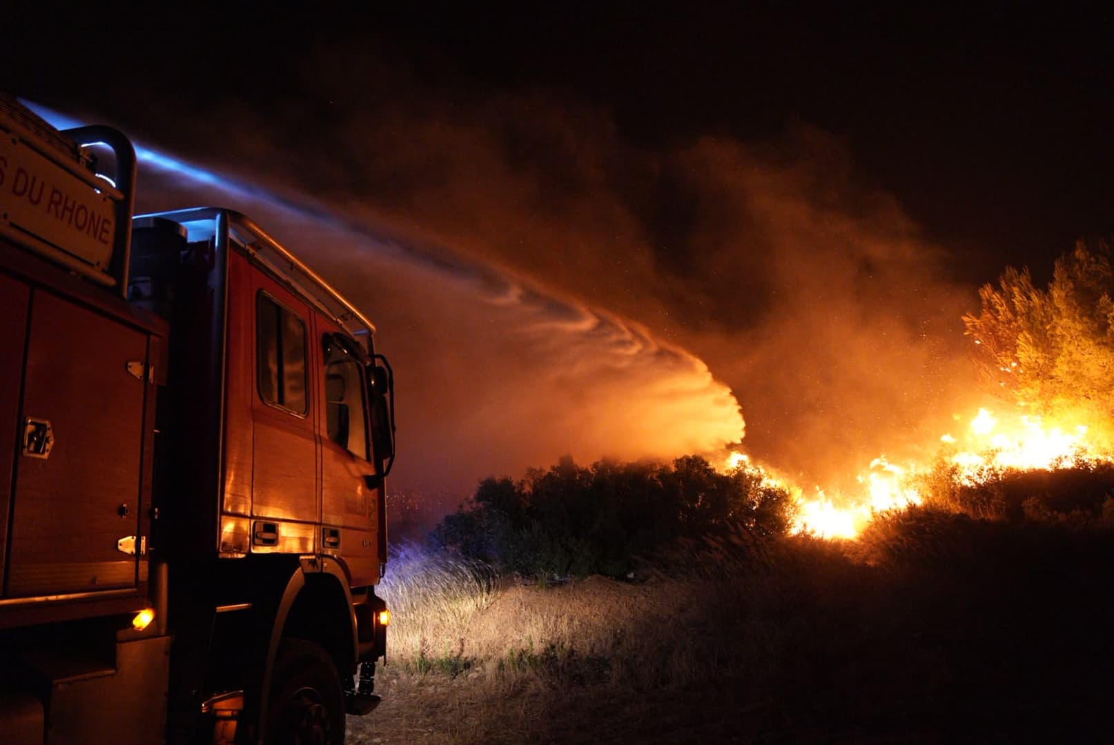 France faces dozens of major fires during heatwave