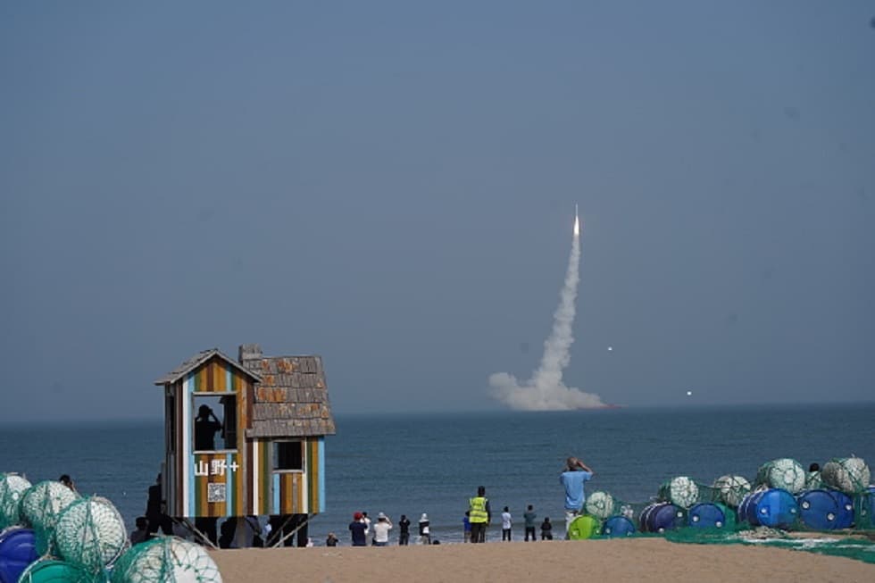 Chinese navy tests submarine missile