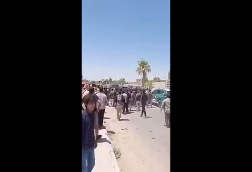 Syria Protesters Block Hasakah Convoy