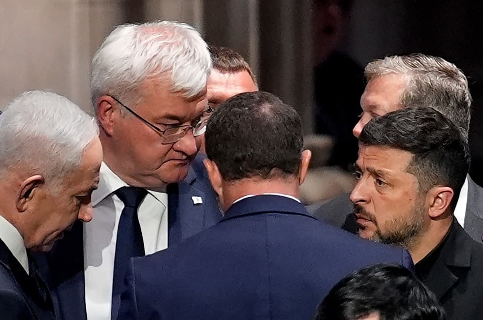 Zelensky remains distant from Trump at Graham's funeral