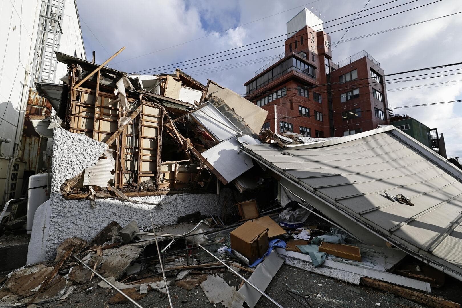 Six fatalities in Japan quake
