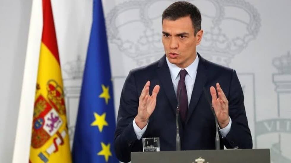 سانشيز ينفي ربط أزمة المهاجرين بالتضامن الأوروبي