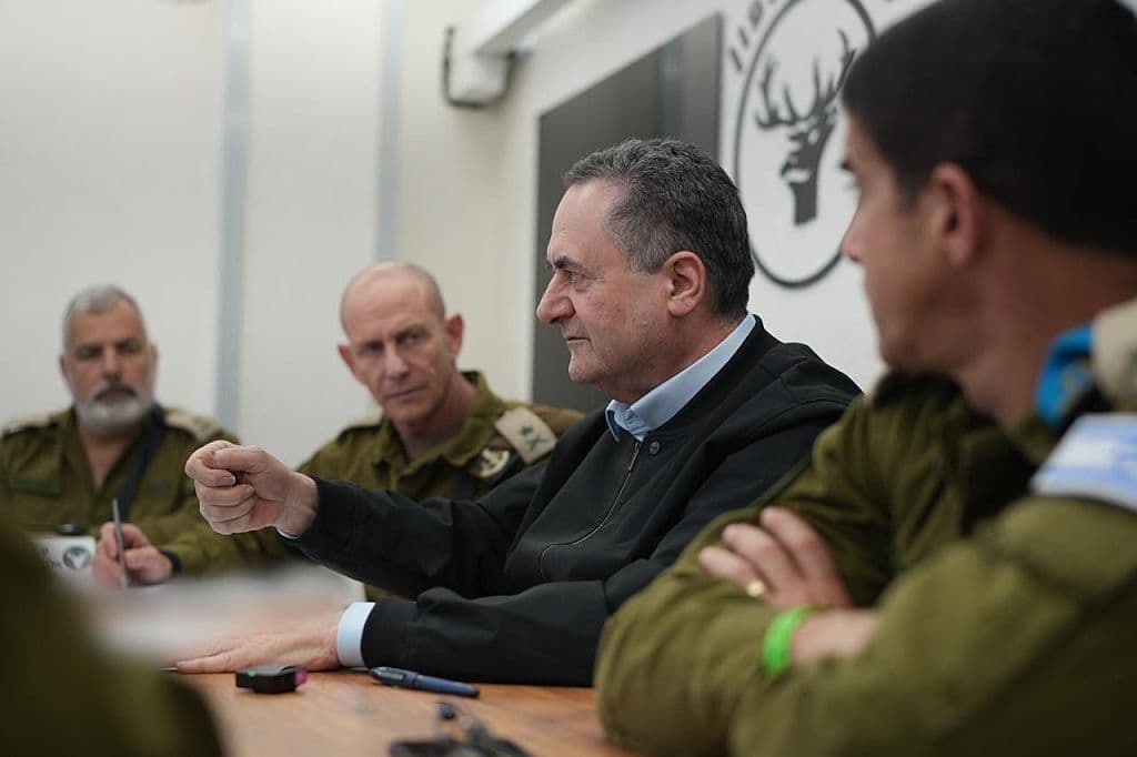 Israel ex-defense chiefs criticize army leader dismissal