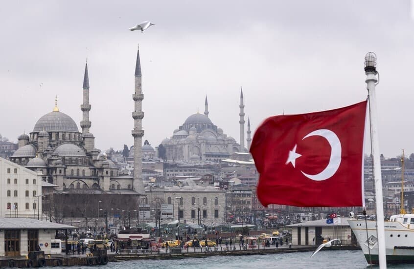 Turkey over 300,000 join Ozal's new party