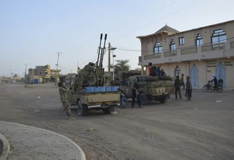 Mali frees 20 soldiers held by Tuareg