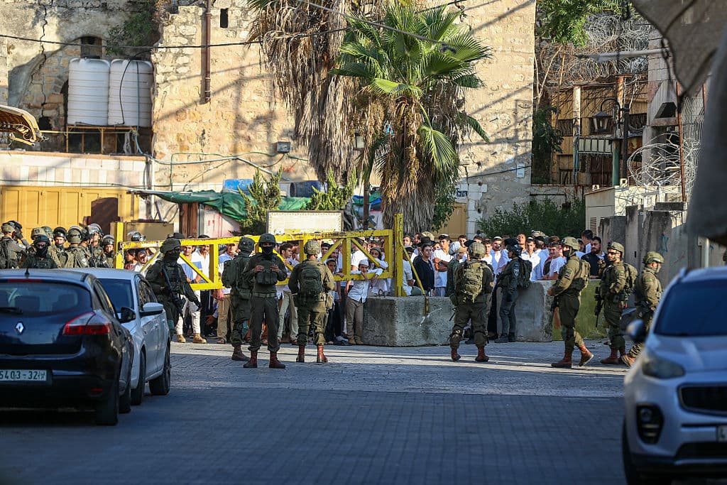 شرطة الاحتلال تعتقل فلسطينية بعد حرق منزلها