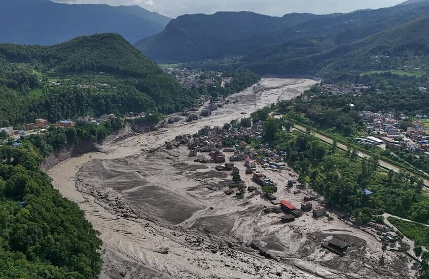 Nepal Floods Disrupt Contact with 8 Russians