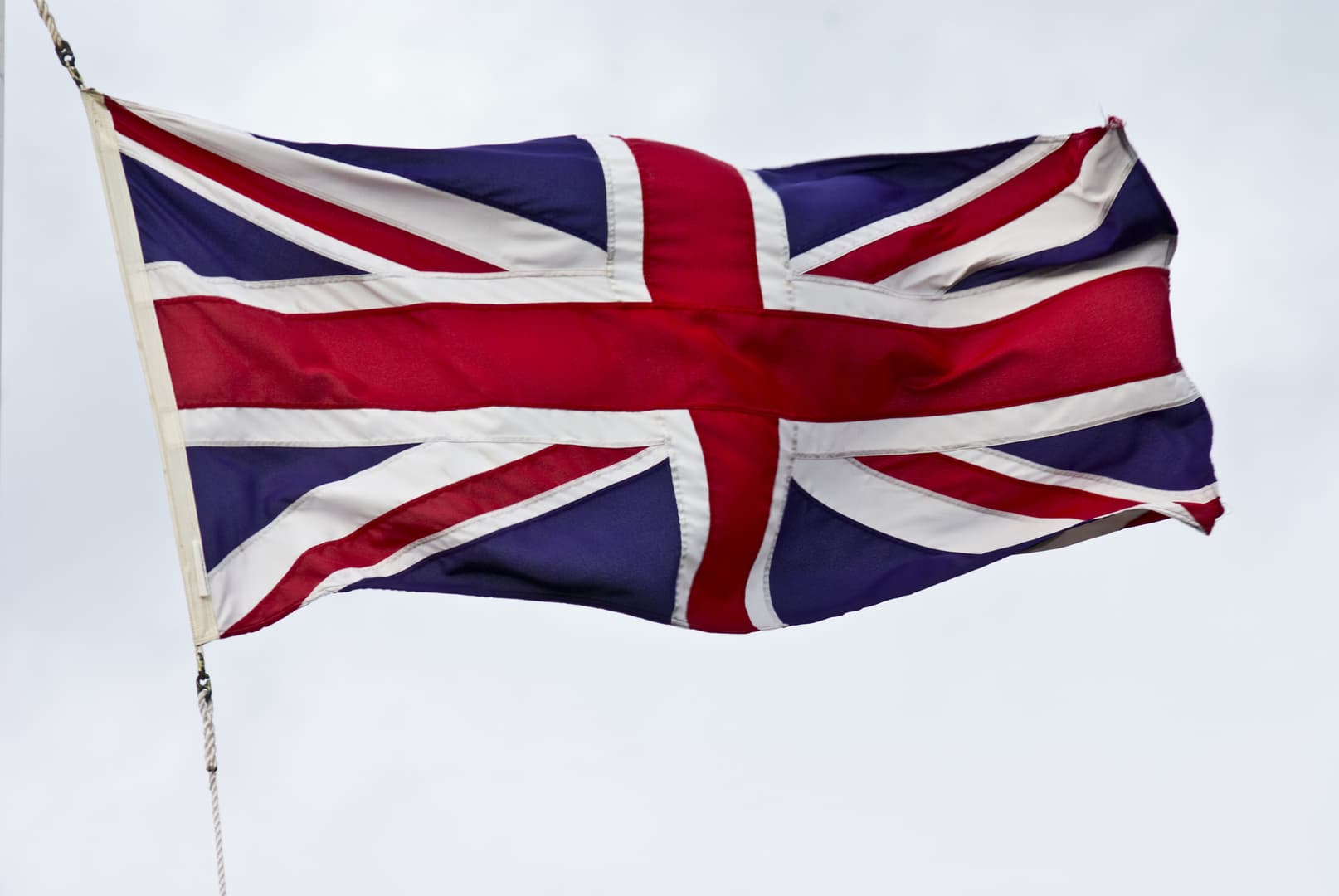 Britain warns against removing Gaza reps
